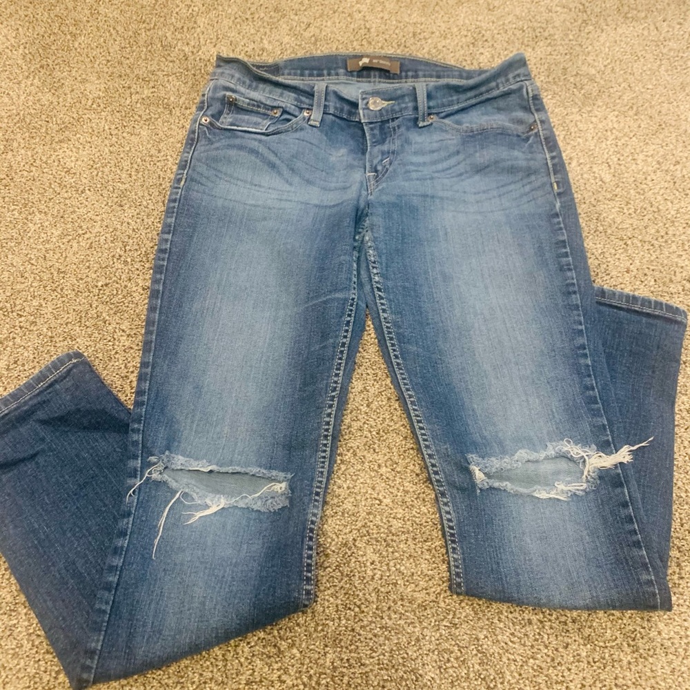 Size 9 Levi’s 524 Skinny Jeans